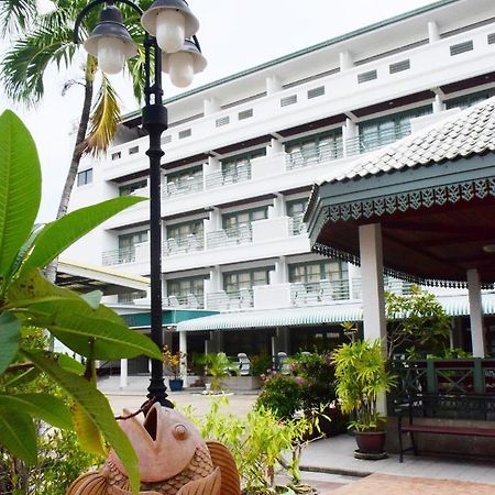Puangpen Villa Hotel HHQ Buitenkant foto