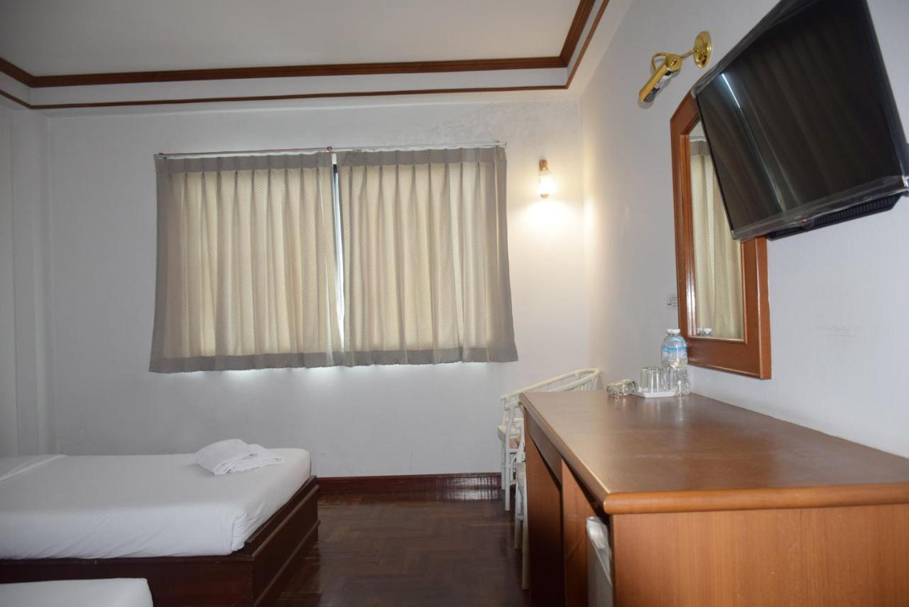 Puangpen Villa Hotel HHQ Buitenkant foto