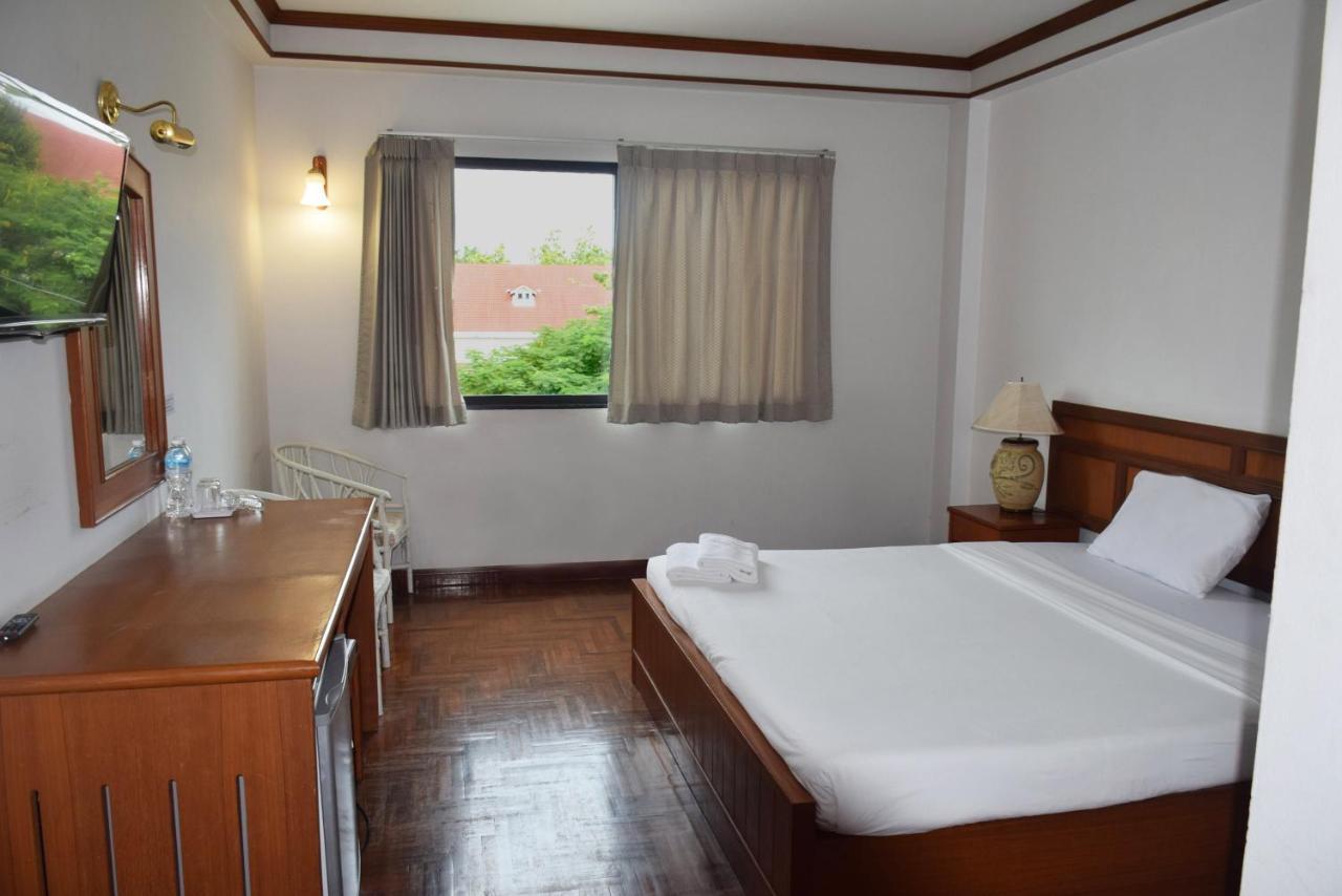 Puangpen Villa Hotel HHQ Buitenkant foto