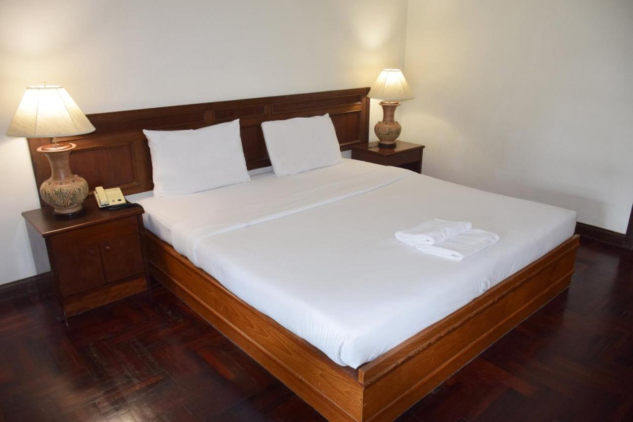 Puangpen Villa Hotel HHQ Buitenkant foto