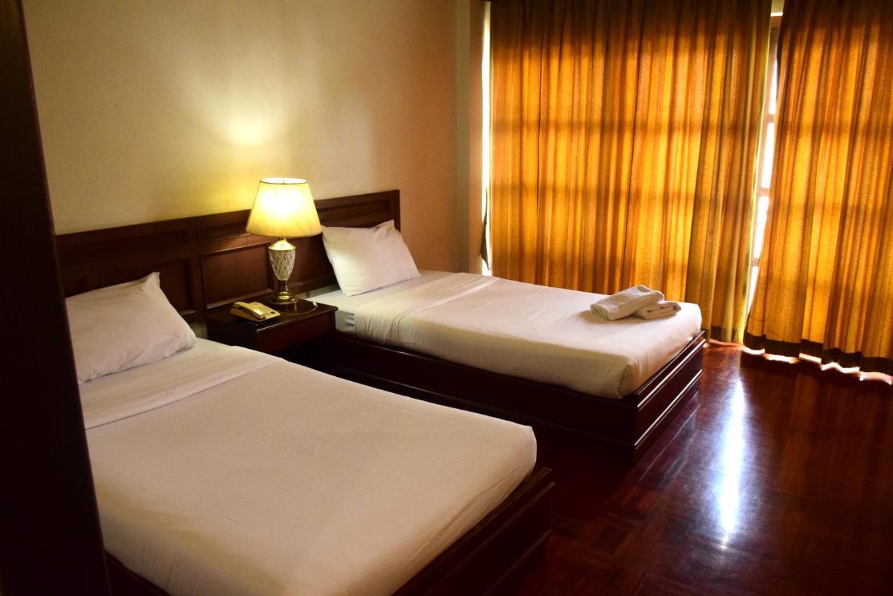 Puangpen Villa Hotel HHQ Buitenkant foto