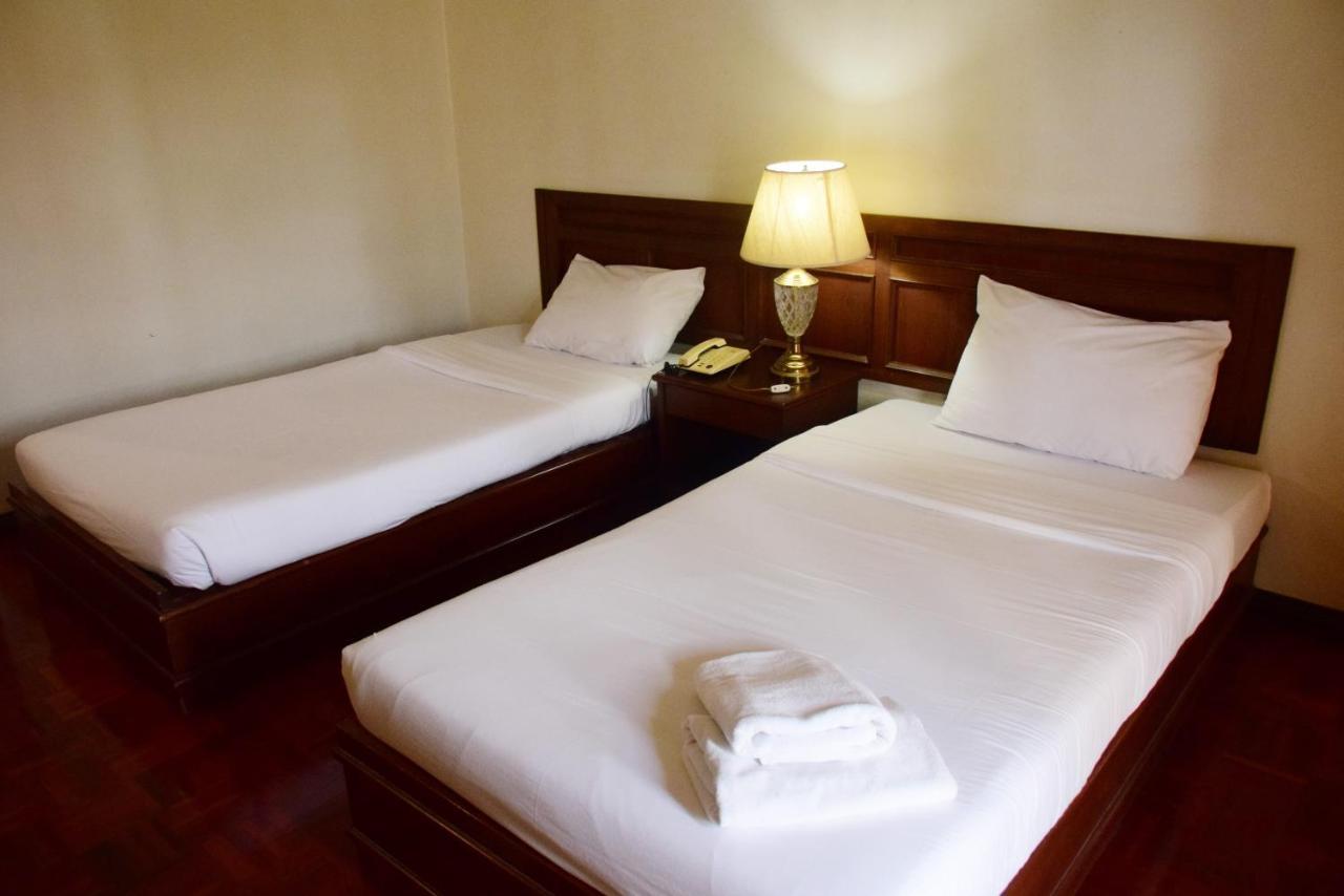 Puangpen Villa Hotel HHQ Buitenkant foto